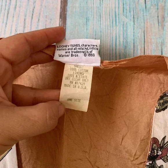 Vintage 1993 looney tunes vest - Picture 8 of 9